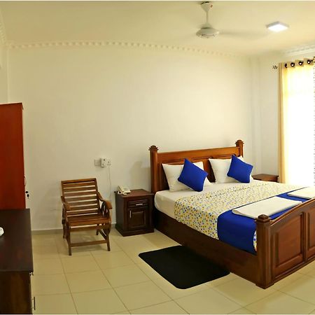 Ronaka Airport Transit Hotel Katunayaka Bagian luar foto