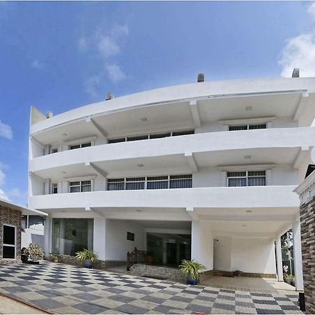 Ronaka Airport Transit Hotel Katunayaka Bagian luar foto