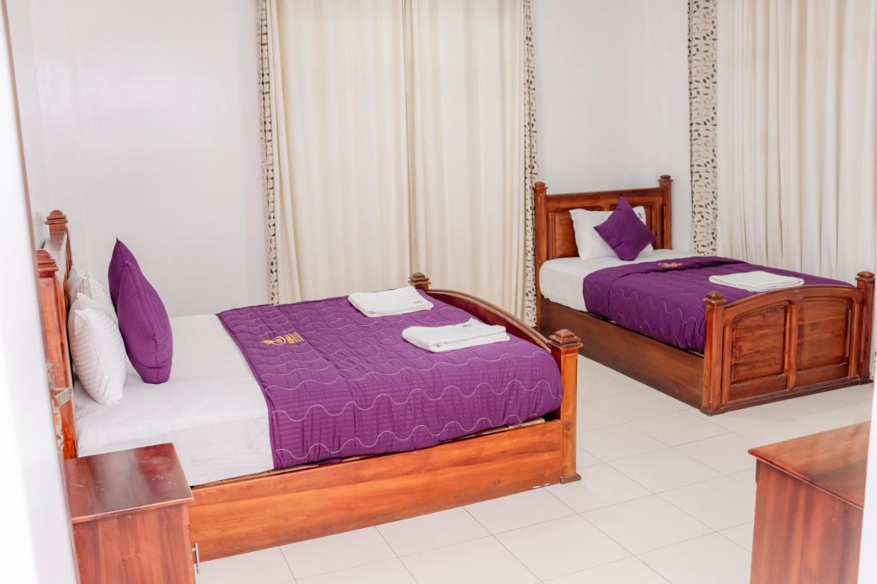 Ronaka Airport Transit Hotel Katunayaka Bagian luar foto