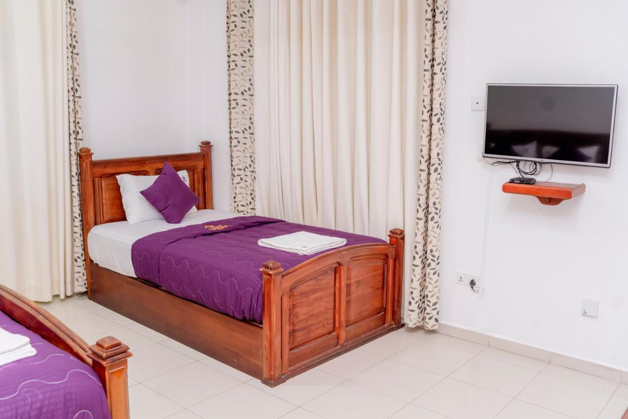 Ronaka Airport Transit Hotel Katunayaka Bagian luar foto