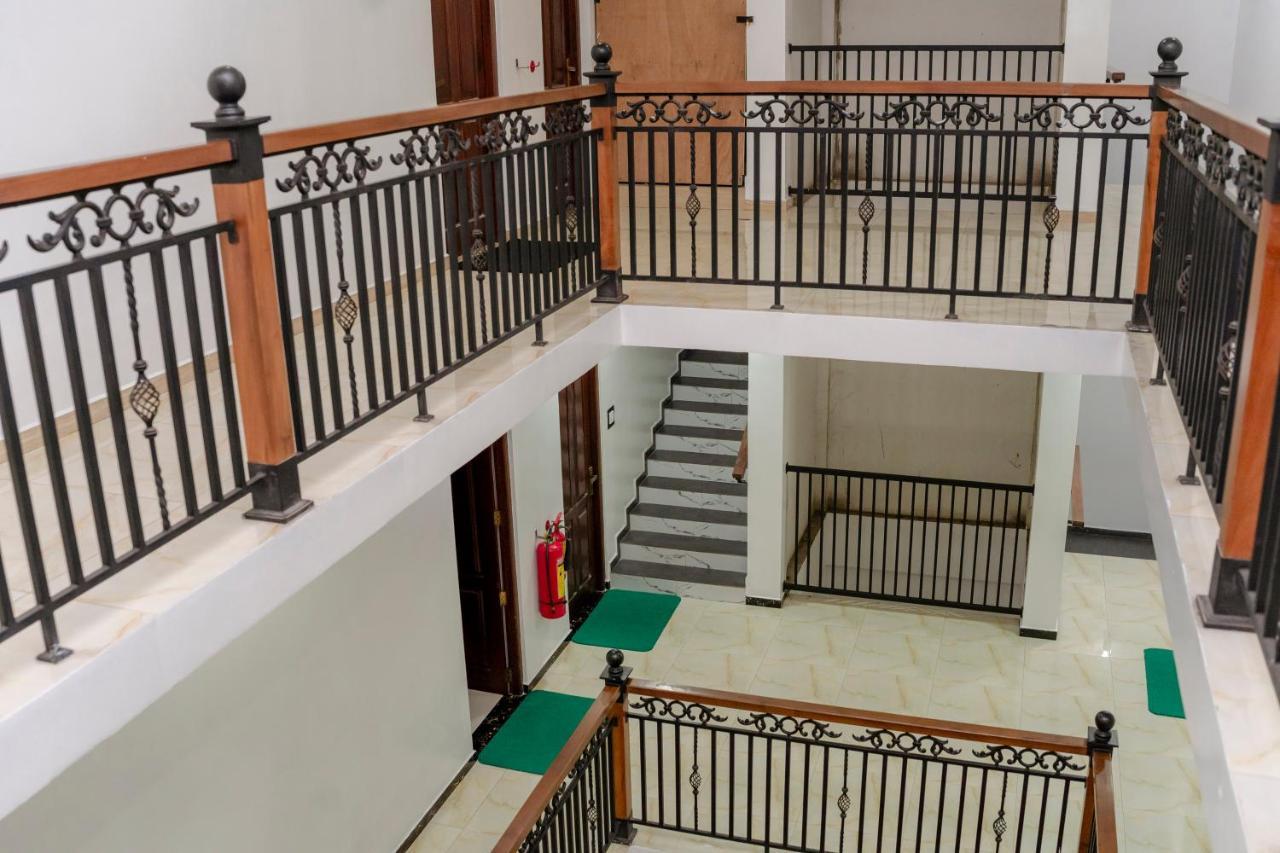 Ronaka Airport Transit Hotel Katunayaka Bagian luar foto