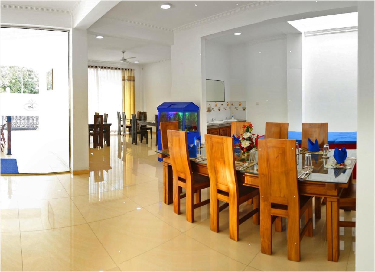 Ronaka Airport Transit Hotel Katunayaka Bagian luar foto