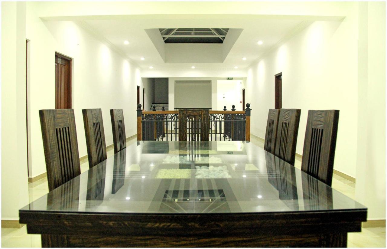 Ronaka Airport Transit Hotel Katunayaka Bagian luar foto