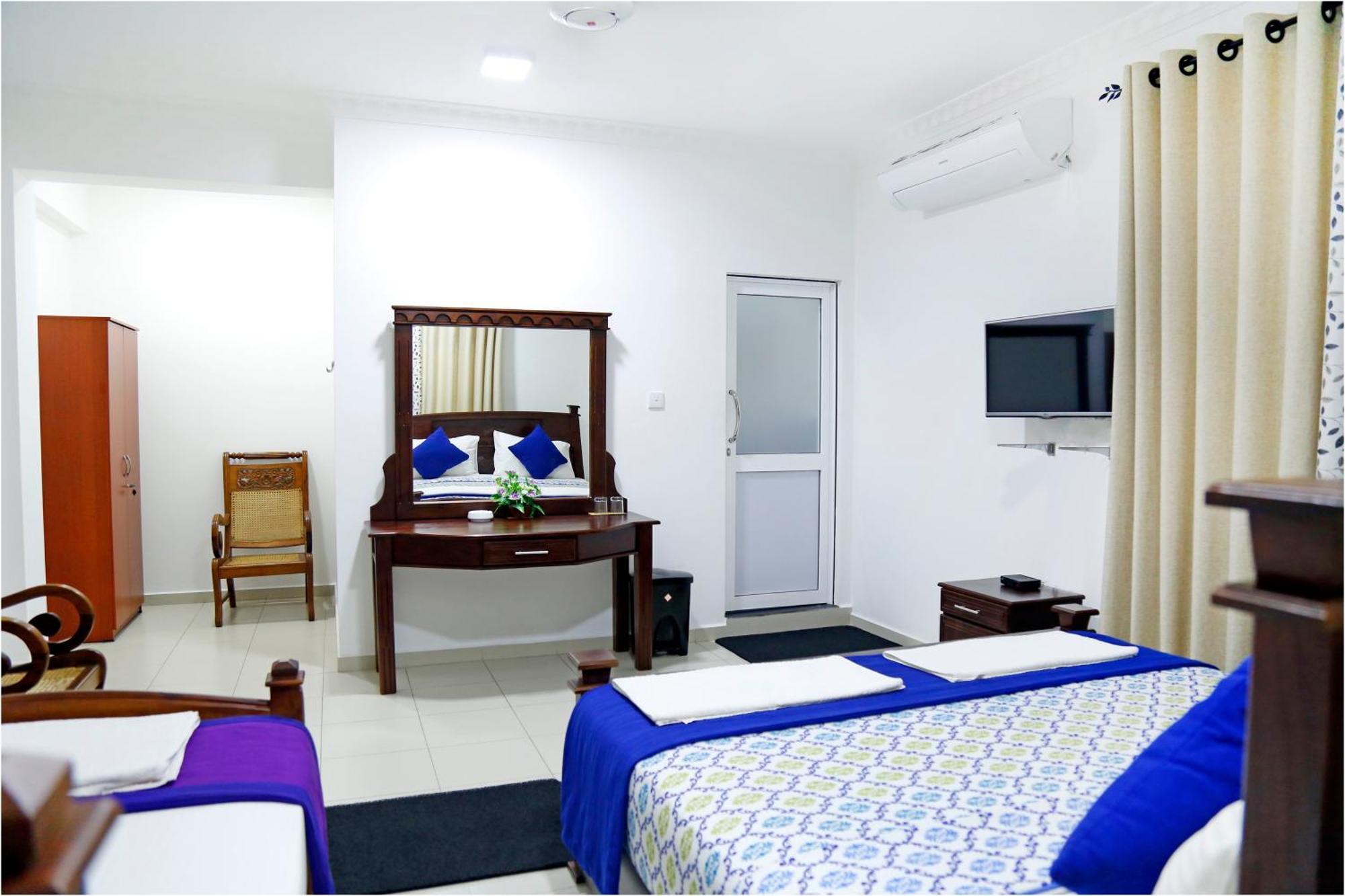Ronaka Airport Transit Hotel Katunayaka Bagian luar foto