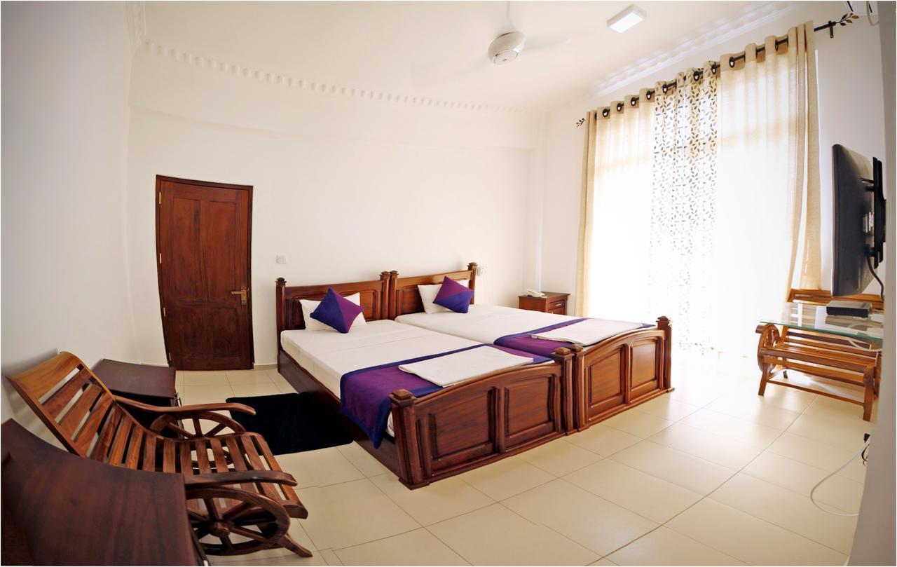 Ronaka Airport Transit Hotel Katunayaka Bagian luar foto