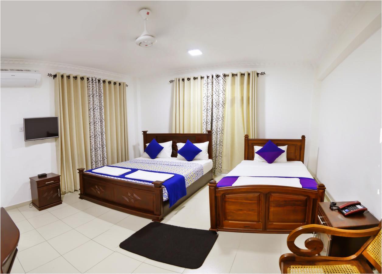 Ronaka Airport Transit Hotel Katunayaka Bagian luar foto