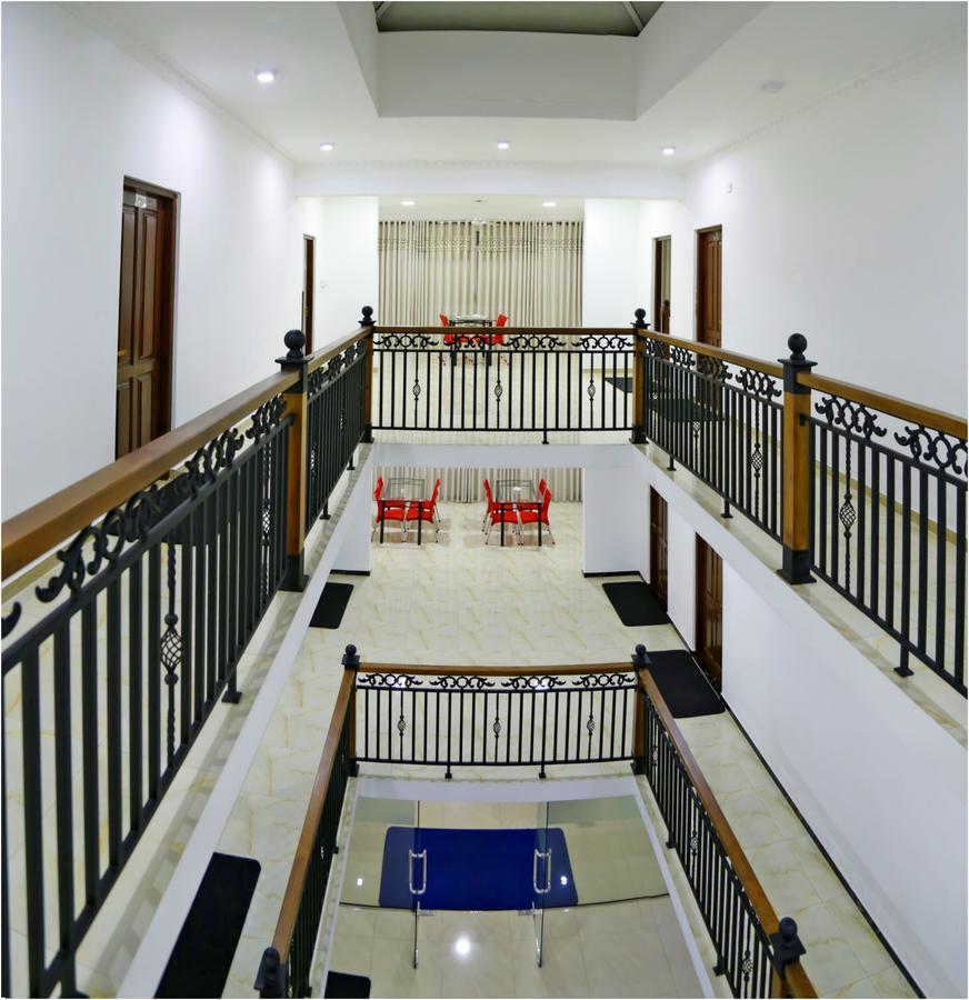 Ronaka Airport Transit Hotel Katunayaka Bagian luar foto